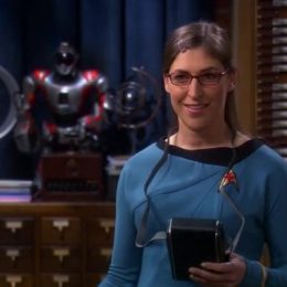 The-Big-Bang-Theory-Amy-dottoressa-sexy-star-trek