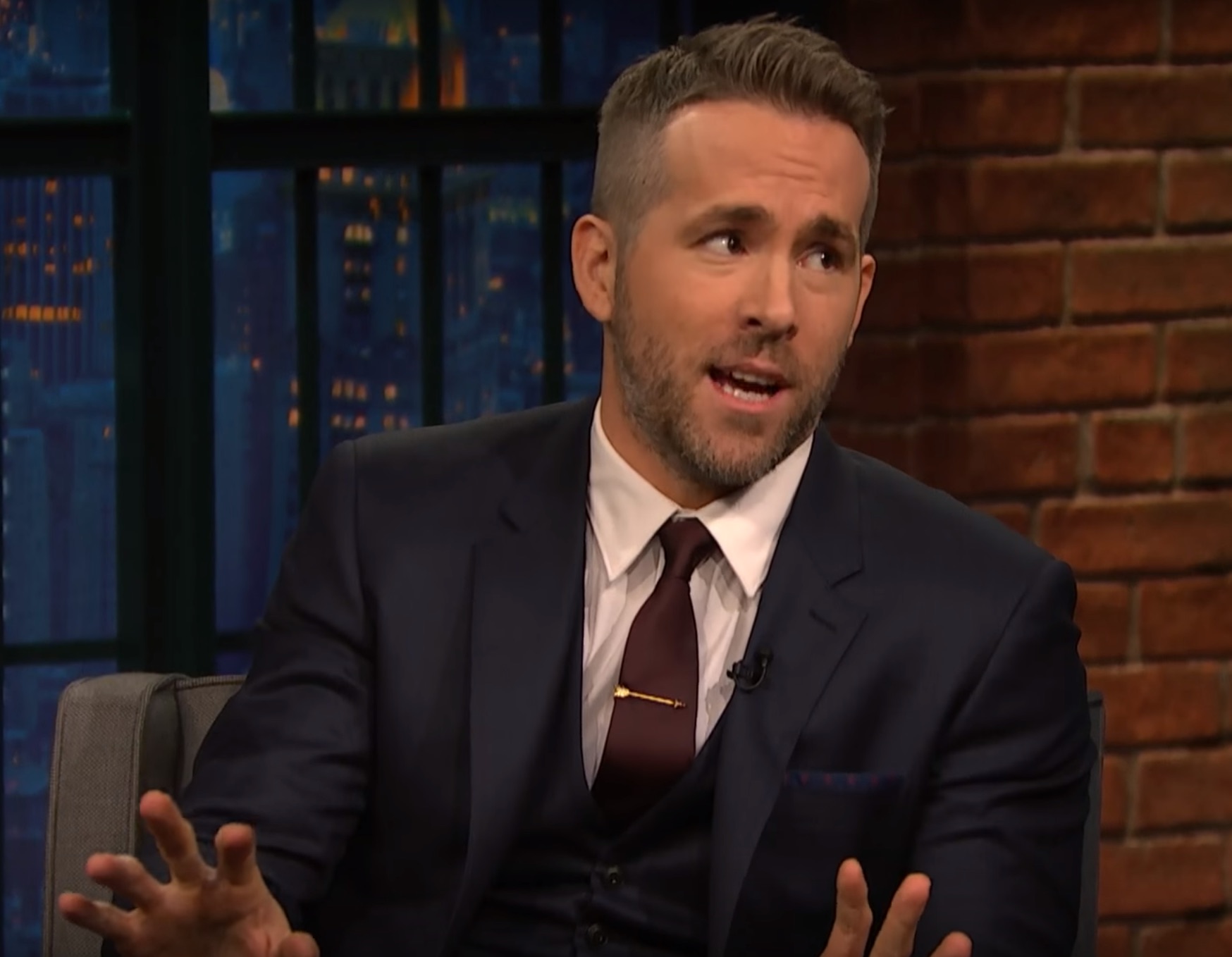 Ryan Reynolds Played A Ridiculous Song While Blake Lively Was In Labor Hellogiggleshellogiggles 