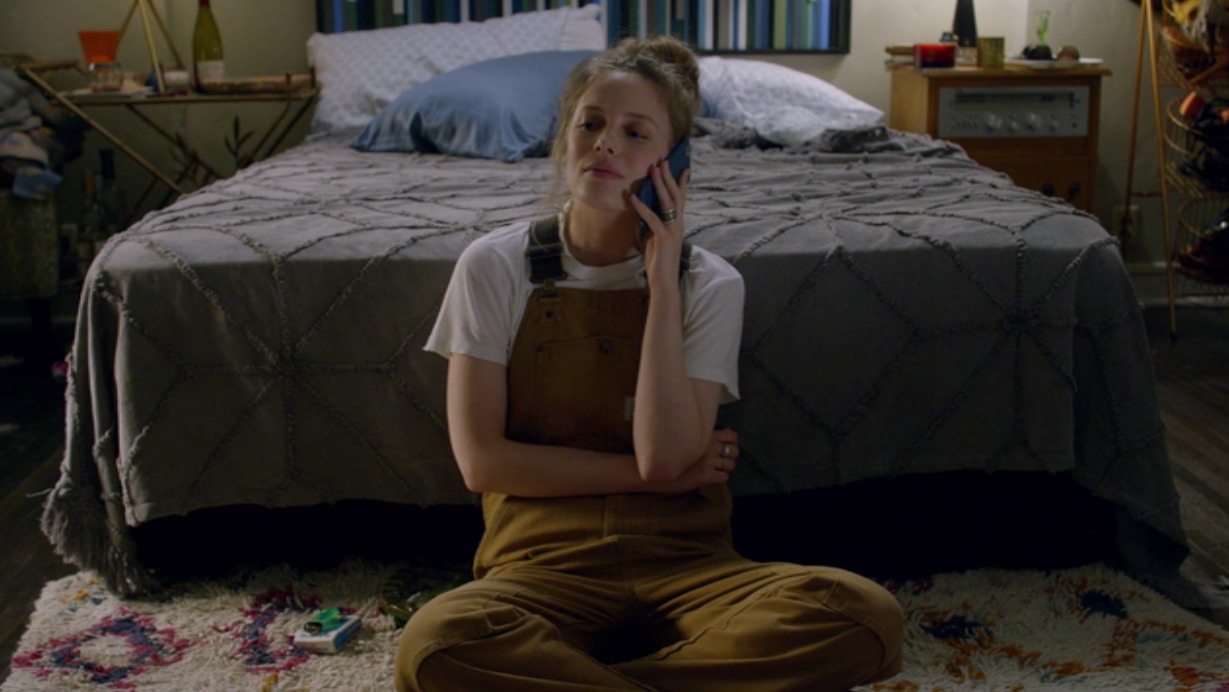 picture-of-gillian-jacobs-mickey-wearing-overalls-photo.jpg
