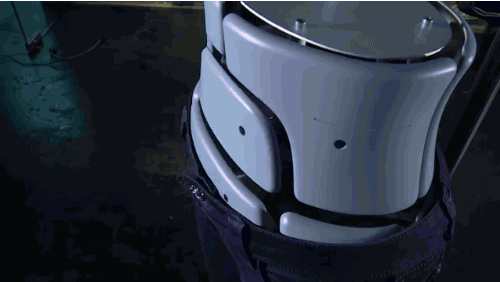 shape-shifting-mannequin-3.gif