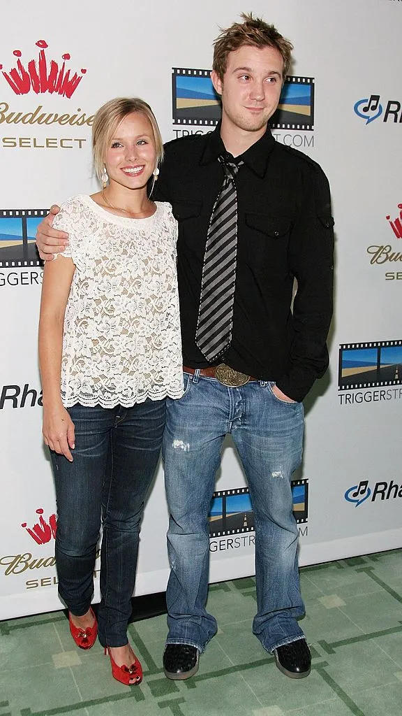 HOLLYWOOD - JUNE 15: Actress Kristen Bell and Sam Huntington attend the re-launch of Triggerstreet.com at the Social Hollywood on June 15, 2006 in Hollywood, California.  (Photo by Marsaili McGrath/Getty Images)