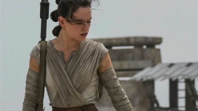 Daisy-Ridley-as-Rey-Star-Wars-The-Force-Awakens