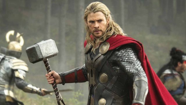 Thor-The-Dark-World-Chris-Hemsworth-hammer