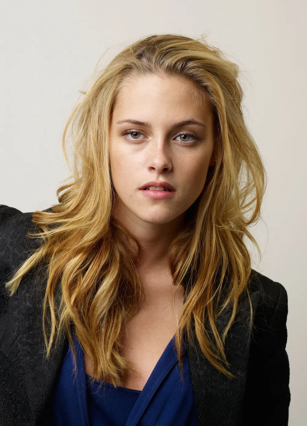 Kristen Stewart In Black or Blonde Hair Which Colour Suits Her The Best   IWMBuzz