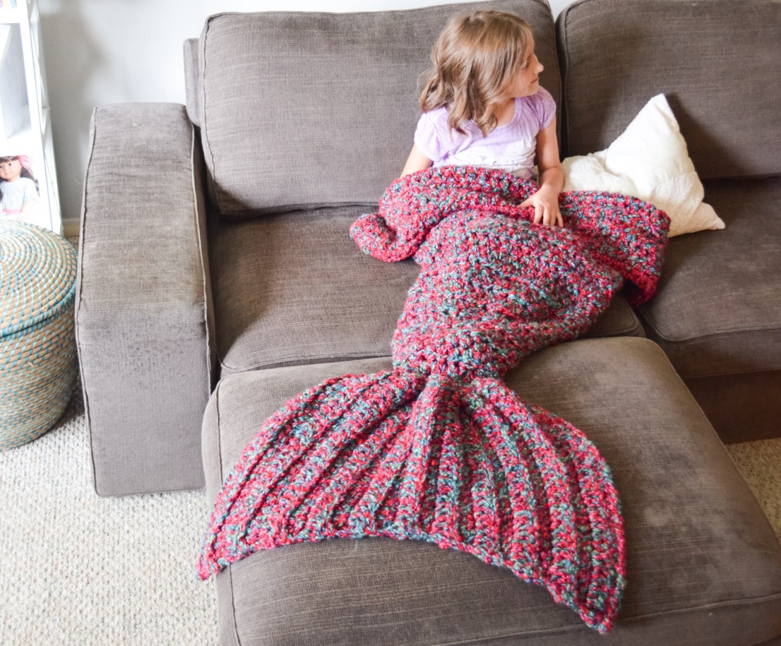 We are full-on obsessed with mermaid blankets - HelloGigglesHelloGiggles