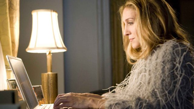 carrie-bradshaw-writing