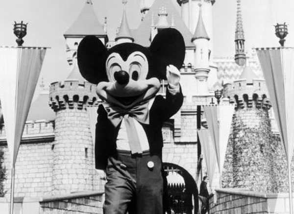 These vintage photos of Disneyland will make your nostalgia dreams come ...