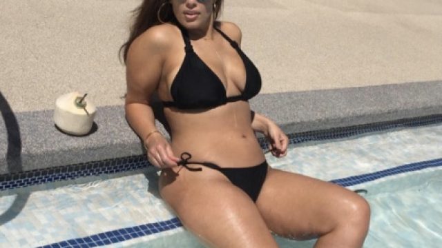 ashley graham thighs