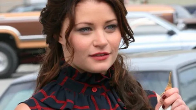Belle-once-upon-a-time-33843203-520-350