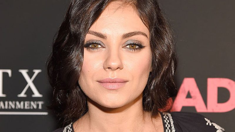 Mila Kunis just won the red carpet with her boho jumpsuit and baby bump ...