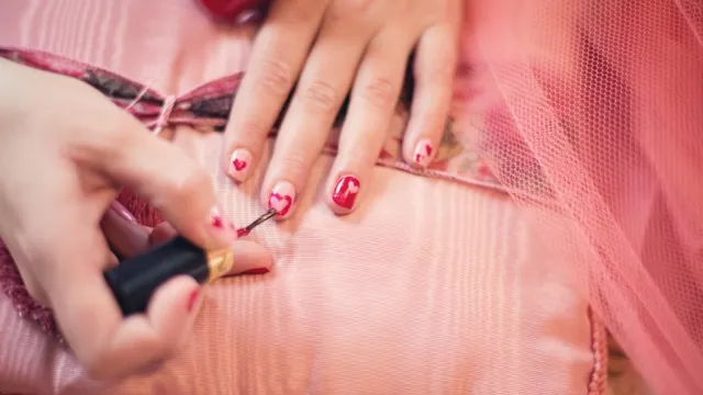 painting-fingernails-nail-polish-hearts-valentine-37553-large