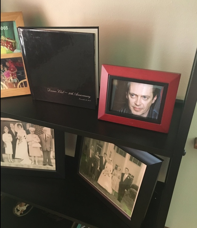 This teenager put Steve Buscemi in his family pictures to see if