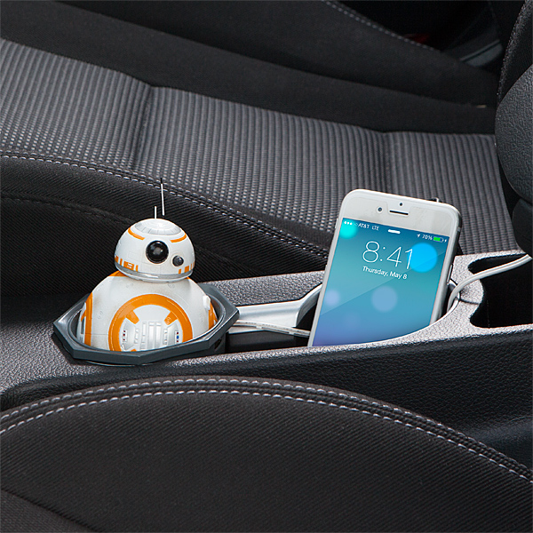 itnq_sw_bb-8_car_charger_inuse2.jpg