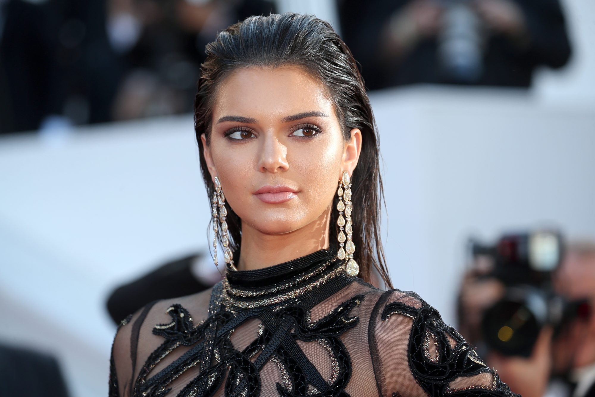 You probably haven't noticed that Kendall Jenner wears this type of ...