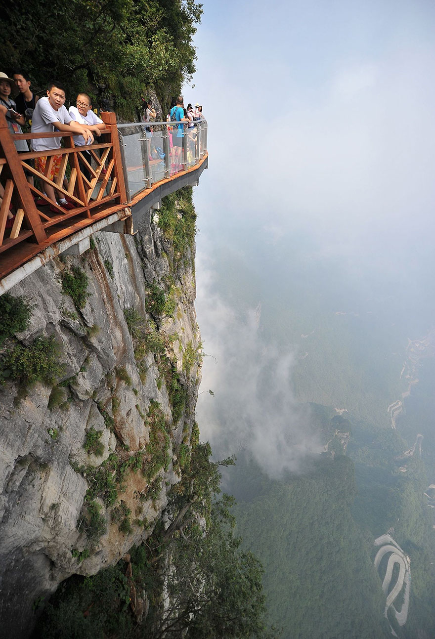 glass-bridge-zhangjiajie-national-forest-park-tianmen-mountain-hunan-china-1.jpg
