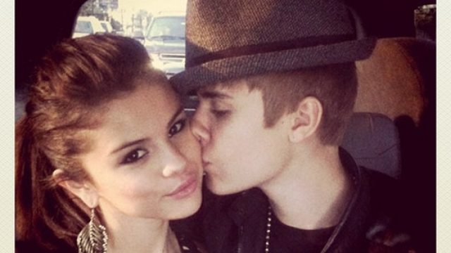 justin-bieber-kissing-selena-gomez-instagram