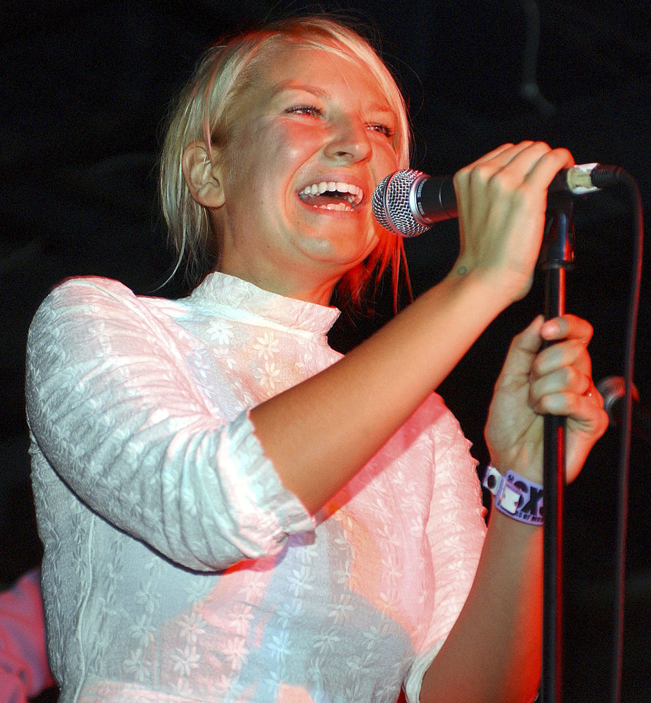 These photos of Sia from before she started hiding her face are so ...