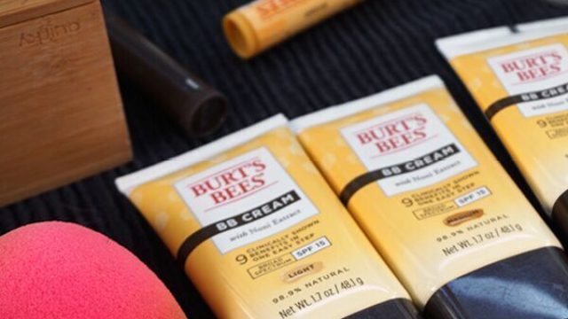 Picture of Burts Bees BB Cream Beauty Blender