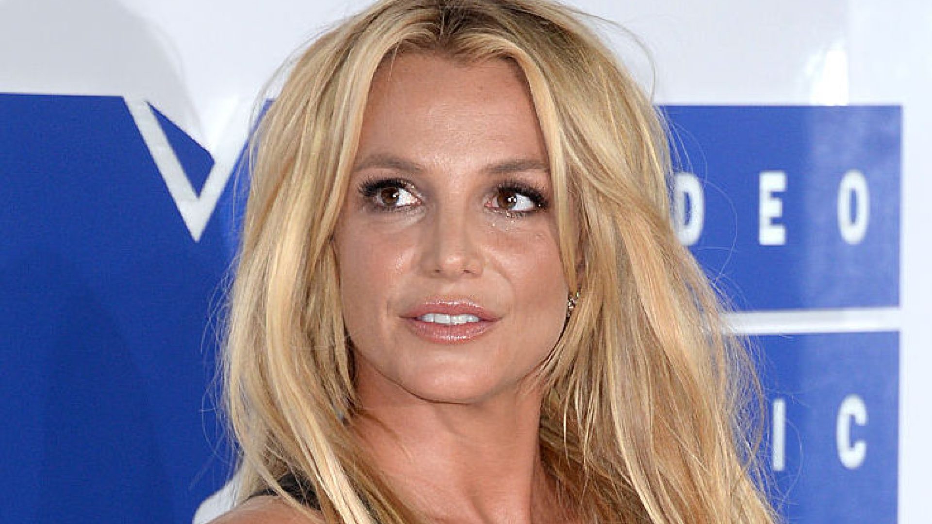 We love these double buns that Britney rocked so much we learned how to ...
