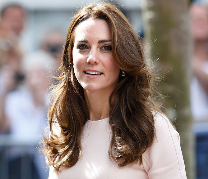 Princess Kate Middleton just wore these $30 ankle pants from Gap (and  they're perfect for fall!)HelloGiggles