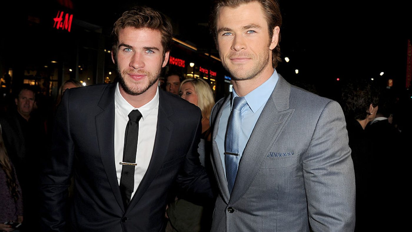 Chris and Liam Hemsworth’s dad is a TOTAL hunk but we are not surprised - HelloGigglesHelloGiggles
