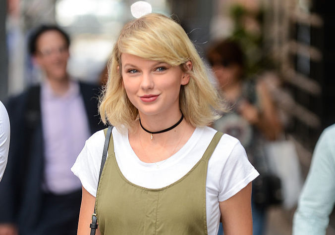 Taylor Swift looks like a *completely different* person in her first ...