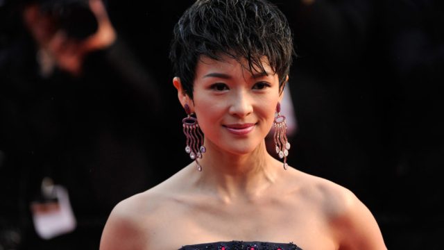 A guide to growing out your pixie cut.