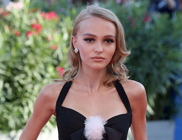 Lily-Rose Depp's dress may be gorgeous, but her serpentine shoes are the  star of the show - HelloGigglesHelloGiggles