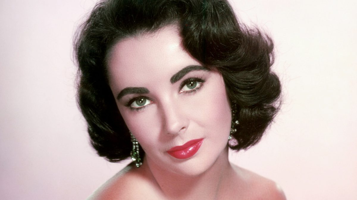 This Vintage Video Of Elizabeth Taylor Doing Her Makeup Is Incredible