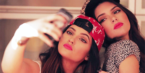 gif-of-kendall-and-kylie-selfie-gif.gif