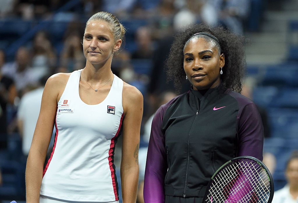 Serena Williams (R) of the US and Karolina Pliskova of Czech Republic pose before the start of their 2016 US Open Womens Singles semifinal match at the USTA Billie Jean King National Tennis Center in New York on September 8, 2016. / AFP / Timothy A. CLARY        (Photo credit should read TIMOTHY A. CLARY/AFP/Getty Images)