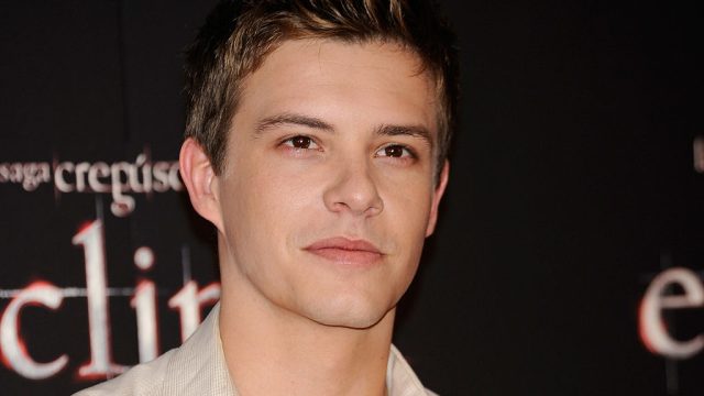 xavier-samuel-cover