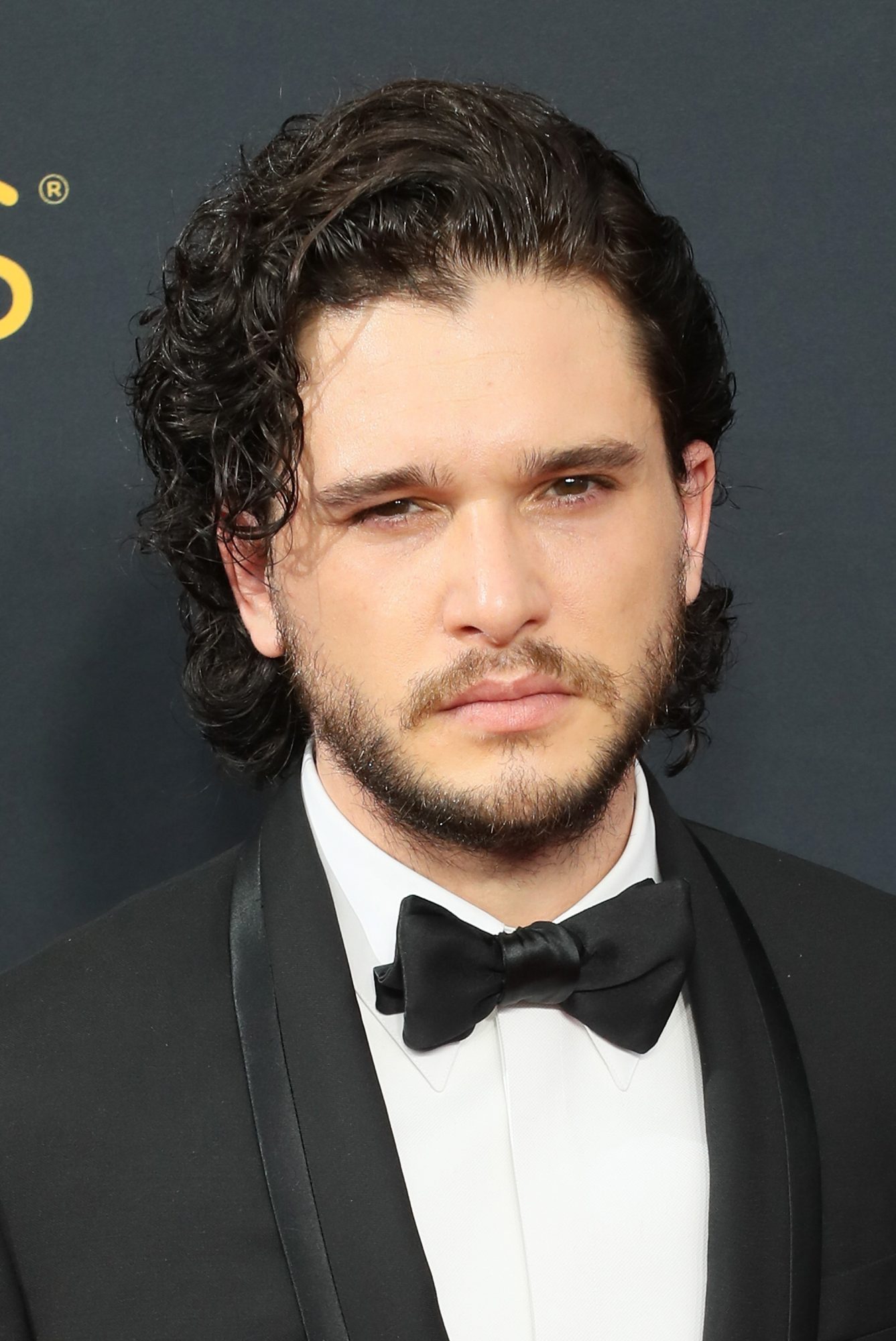 Kit Harrington wearing a tux at the Emmys is something you deserve to ...