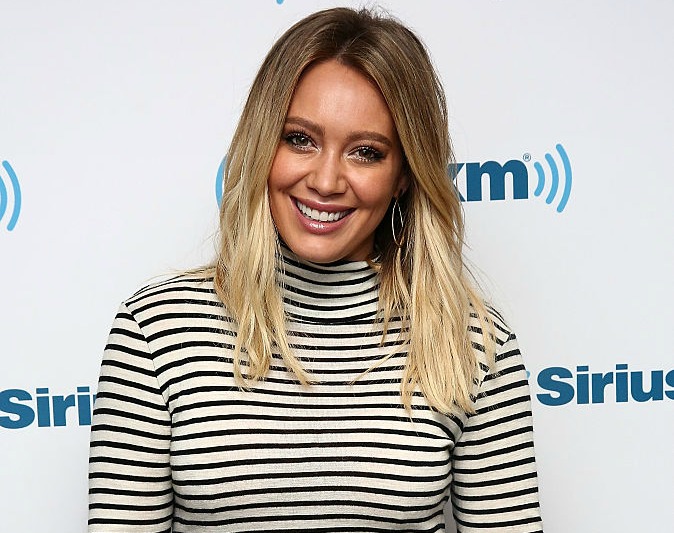 Hilary Duff Hops Into Hair Salon, Hilary Duff