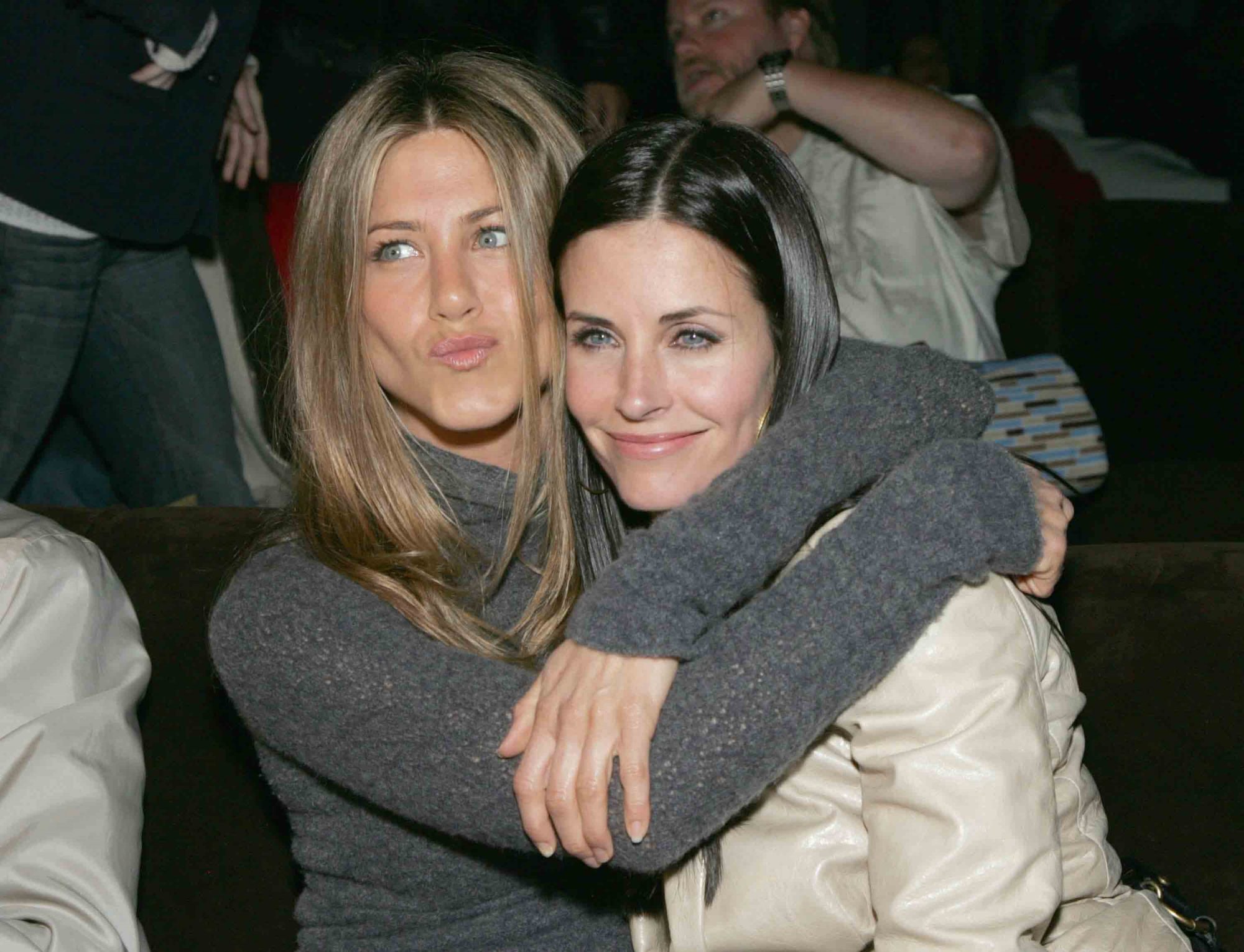 Jennifer-Anniston-x-Courtney-Cox.jpg