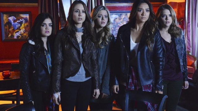 LUCY HALE, TROIAN BELLISARIO, SASHA PIETERSE, SHAY MITCHELL, ASHELY BENSON