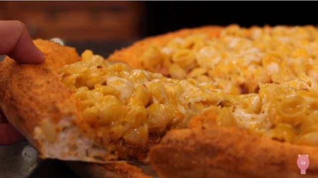 mac n cheetos pizza