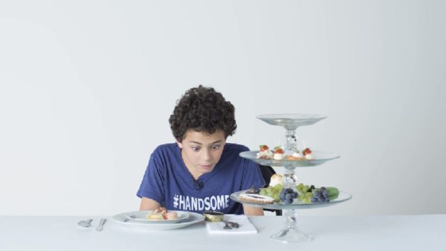 kids try airline food