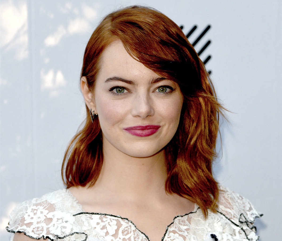 emma stone black and white dress