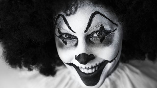 clown-creepy-grinning-facepaint-39242