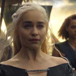 Emilia-Clarke-as-Daenerys-Targaryen-on-Game-of-Thrones