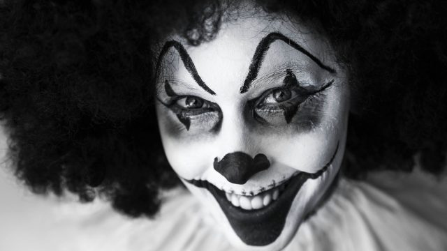 clown-creepy-grinning-facepaint-39242-1