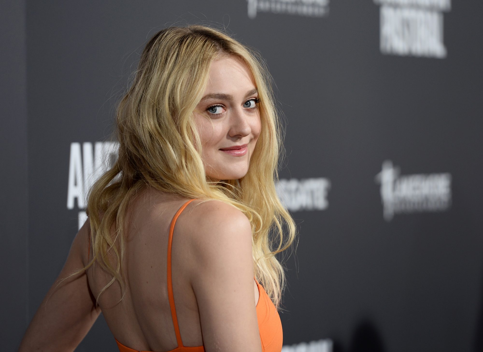 Apparently Dakota Fanning gets mistaken for an Olsen twin all the time -  HelloGigglesHelloGiggles