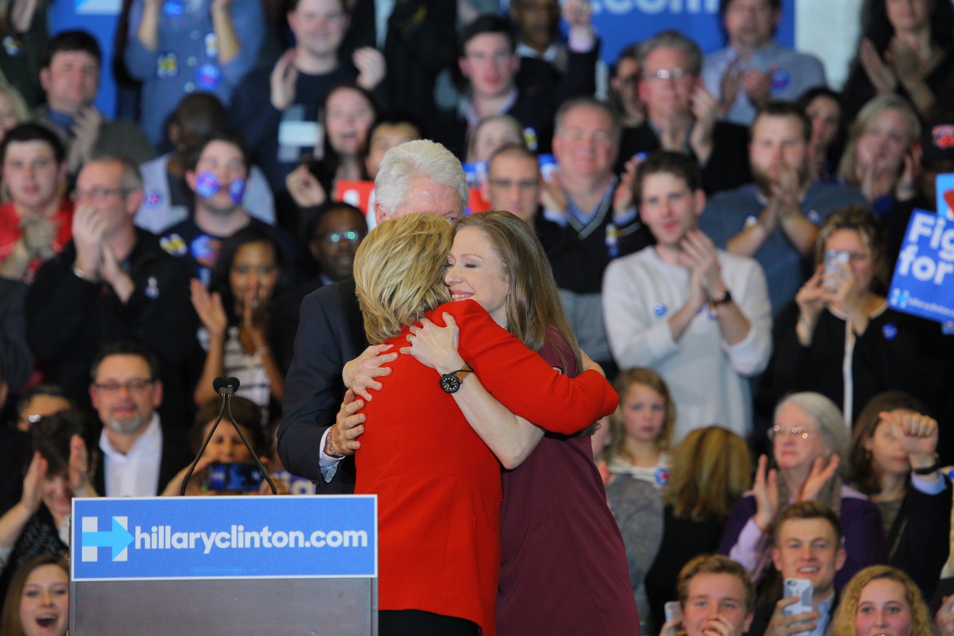 picture-of-hillary-and-chelsea-hug-photo.jpg