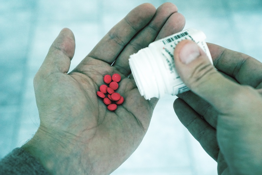 pills-medicine-tablets-depending-161641-large.jpeg