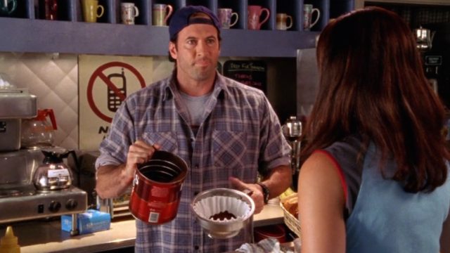 gilmore-girls-lukes-diner-featured-10052016