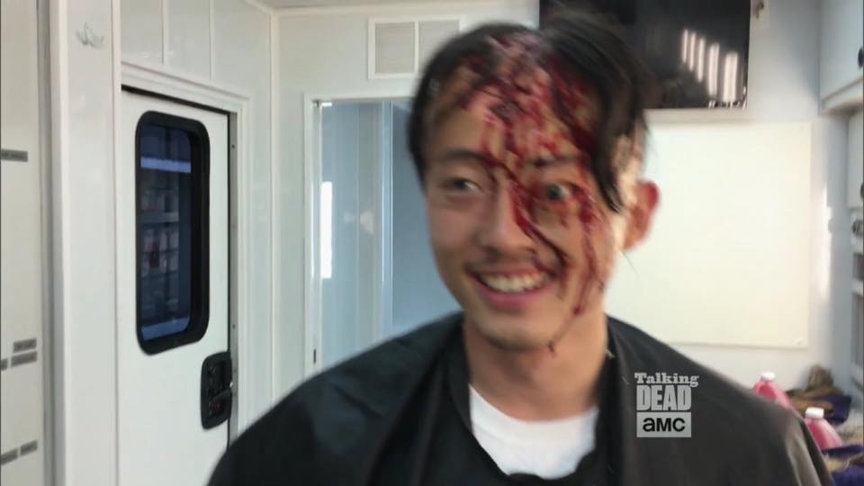 This behind-the-scenes pic of Steven make you laugh then WEEP FOREVER - HelloGigglesHelloGiggles