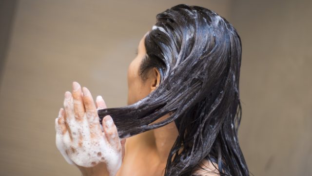 right way to wash your hair