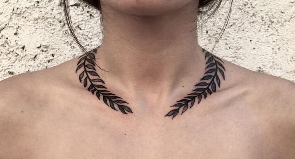 This epic necklace tattoo just inspired our style goals in a BIG way -  HelloGigglesHelloGiggles