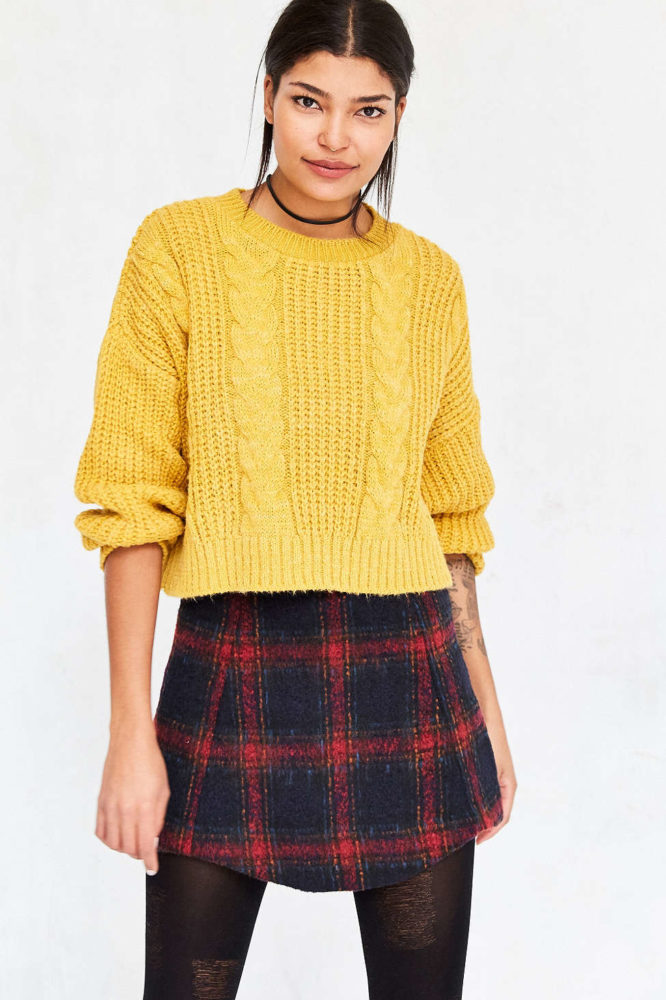 Mindy Kaling's marigold sweater is all our fall dreams come ...